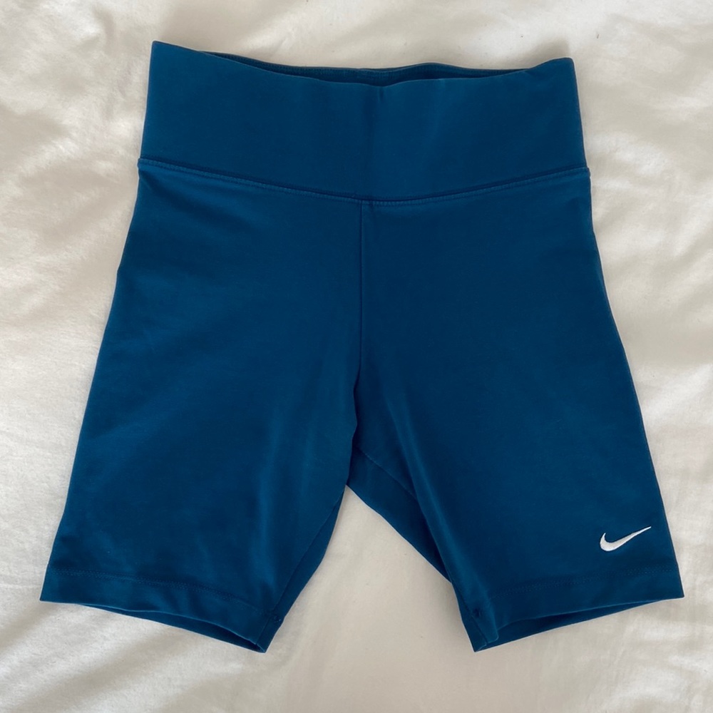 The CUTEST dark blue Nike cotton bike shorts!!